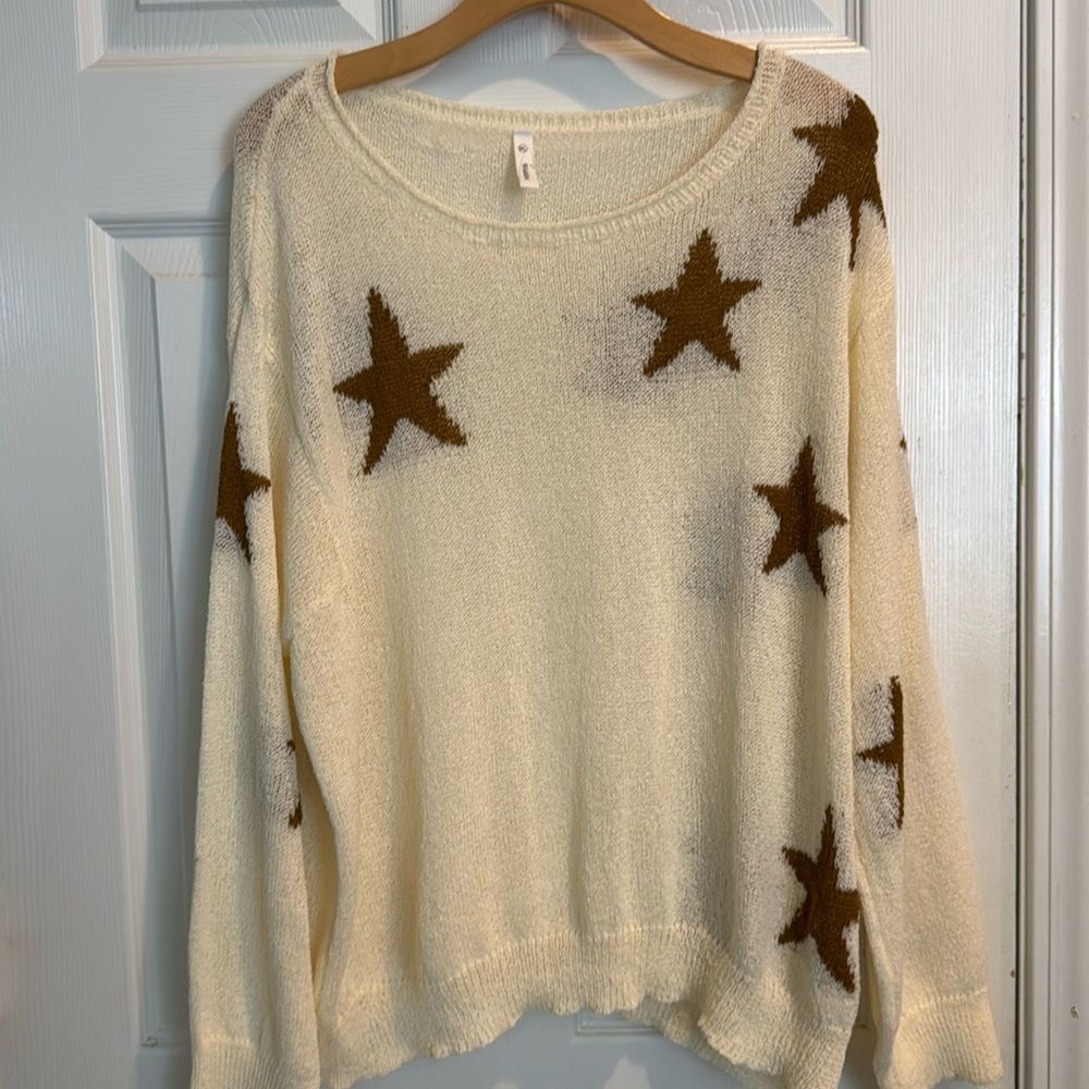 Wishlist Cream Sweater with Scattered Stars in Brown. Size M/L Adorable
